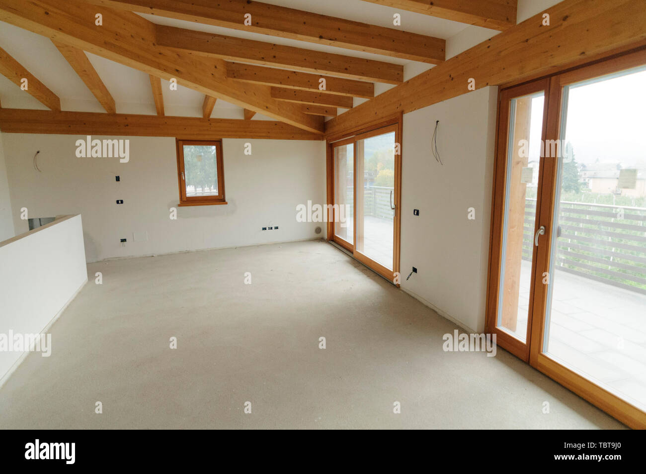 Exposed beams hi-res stock photography and images - Alamy - Exposed Wood Beams And Windows