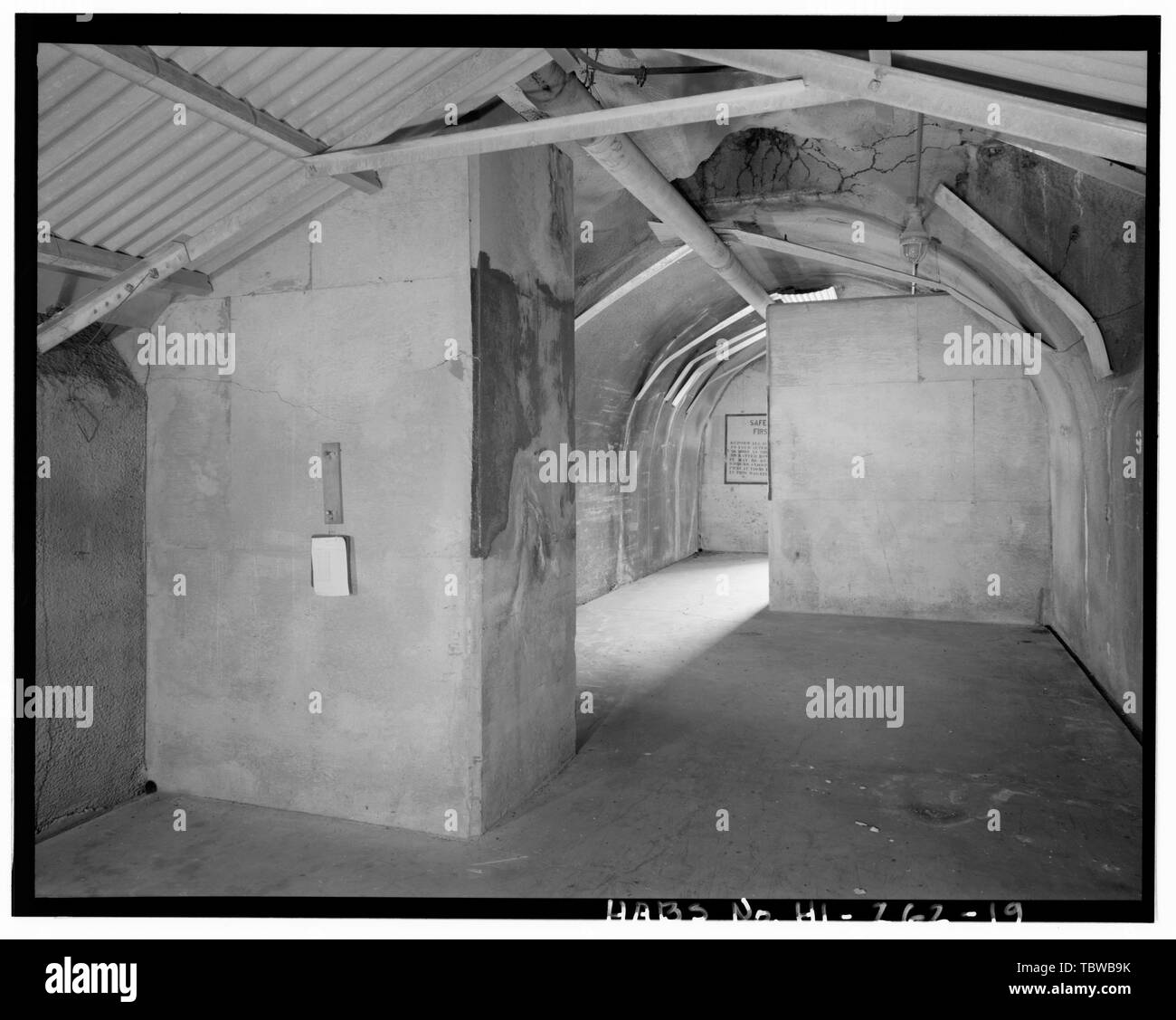 MAGAZINE E30. VIEW FROM INSIDE MAGAZINE LOOKING TOWARD ENTRY SHOWING