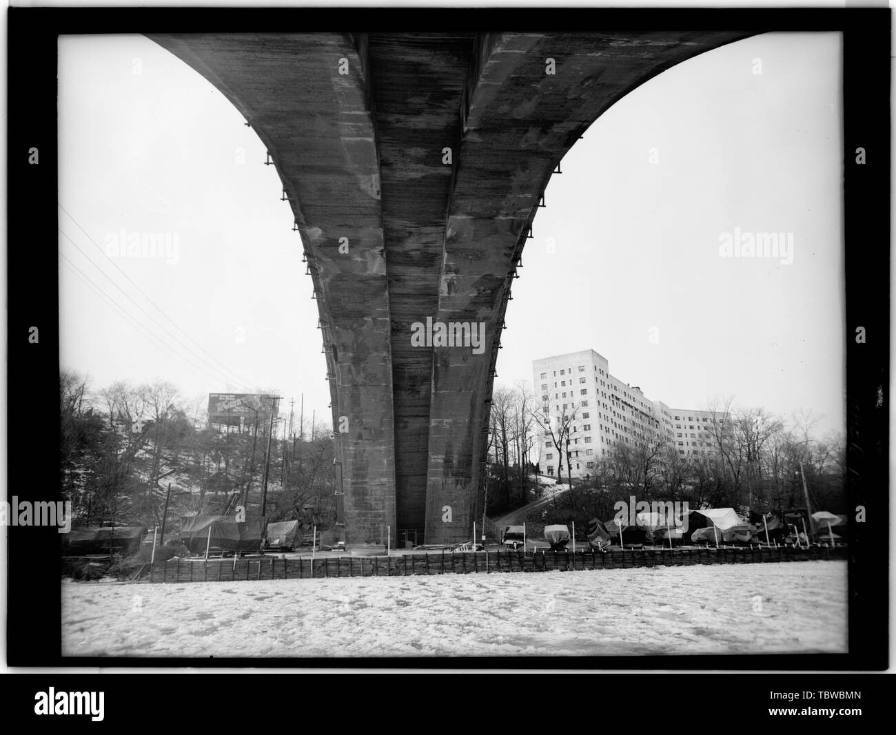 MAIN ARCH RIBS, LOOKING WEST WOOD PLANKING INSTALLED TO CATCH FALLING