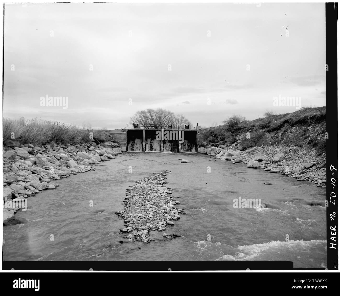 MAIN CANAL HEADGATE, VIEW OF SOUTH ELEVATION Snake River Valley