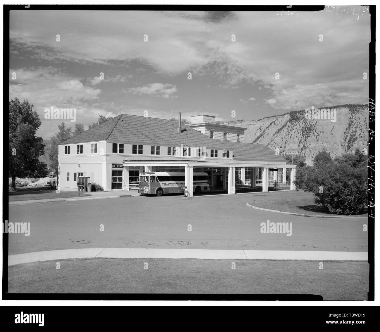 MAIN ENTRANCE, VIEW NORTHEAST Mammoth Motor Inn, Motor Inn Building