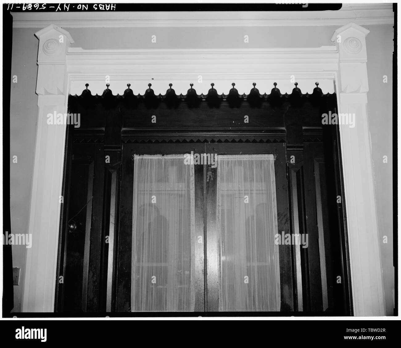 MAIN ENTRANCEWAY WITH SURROUNDING ORNAMENT, FIRST FLOOR  William Wright House, Interstate Highway 84, Newburgh, Orange County, NY Stock Photo
