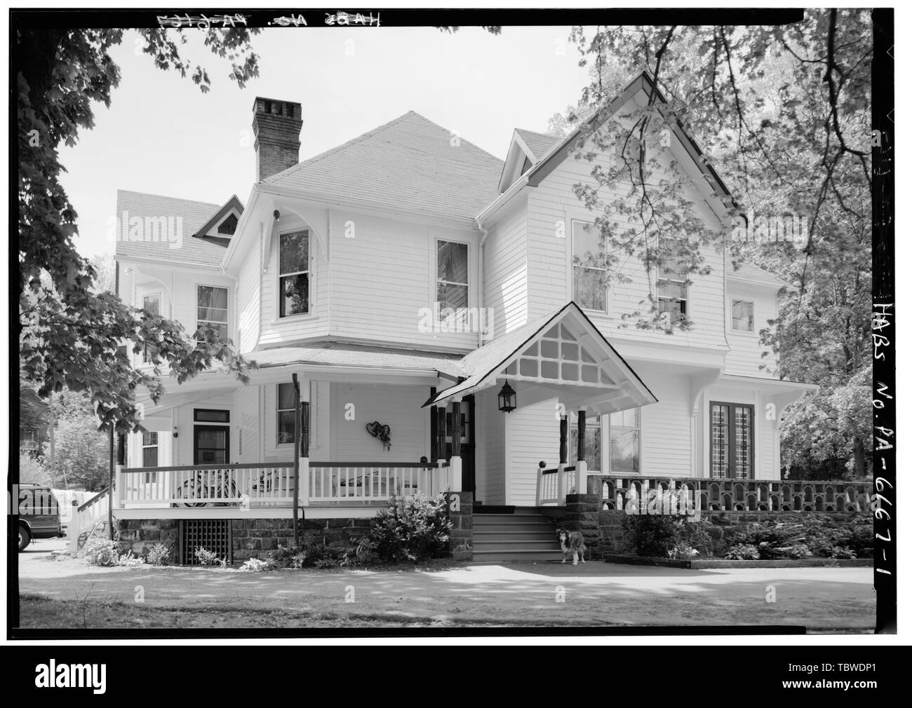 MAIN FACADE OF HOUSE, LOOKING WEST  Joseph E. Thropp House, South side State Route 1004, West of Township Route 50, Earlston, Bedford County, PA Thropp, Joseph Earlston Benz, Sue, transmitter Lowe, Jet, photographer Wallace, Kim E, historian Stock Photo