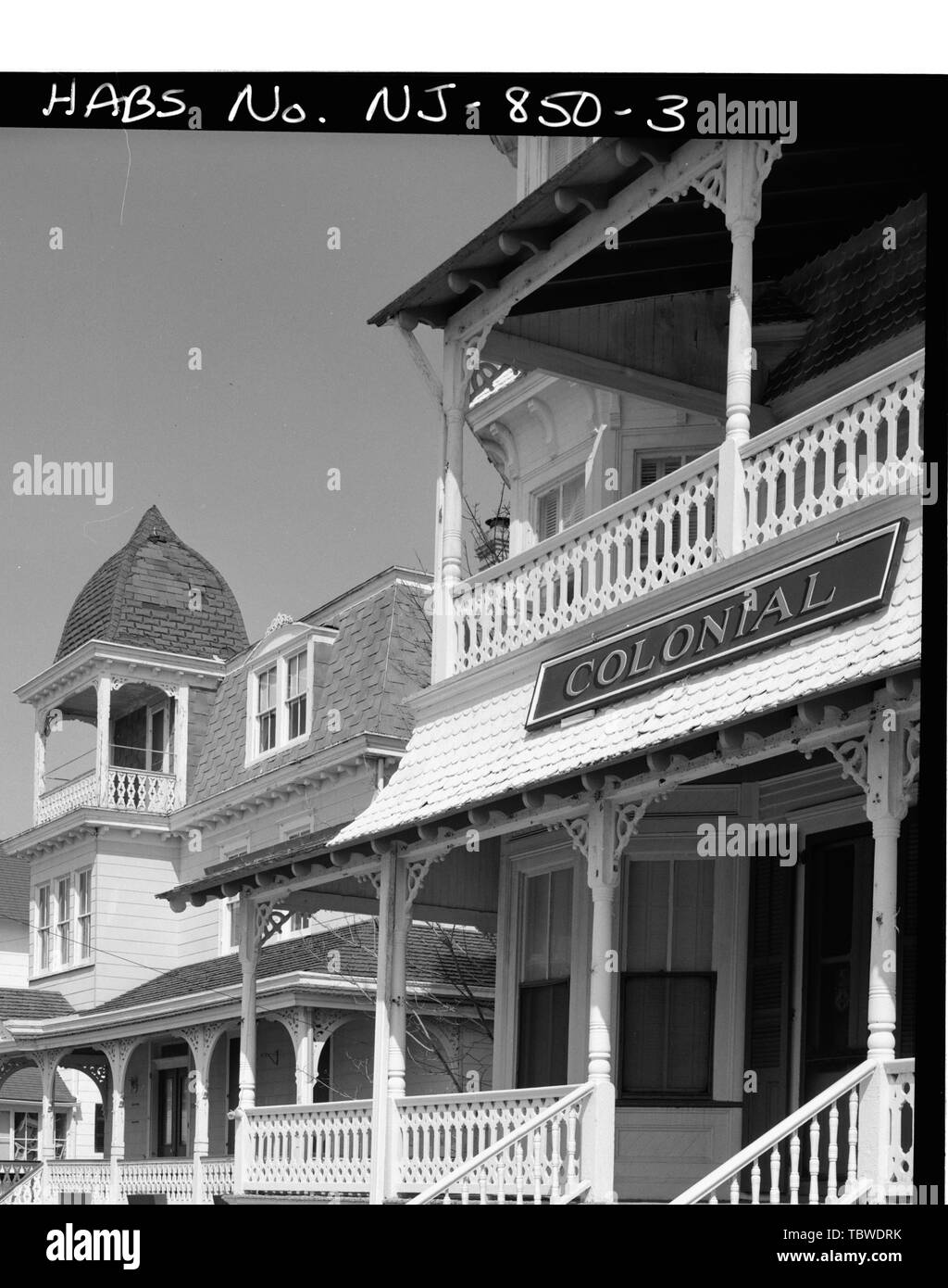 MAIN FACADE, DETAIL OF PORCH, WITH STREETSCAPE IN BACKGROUND Colonial