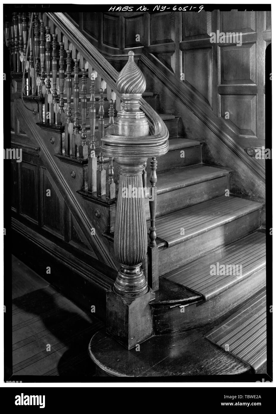 MAIN HALL, STAIRWAY, DETAIL OF NEWEL, BALUSTERS, STEPS AND WAINSCOT