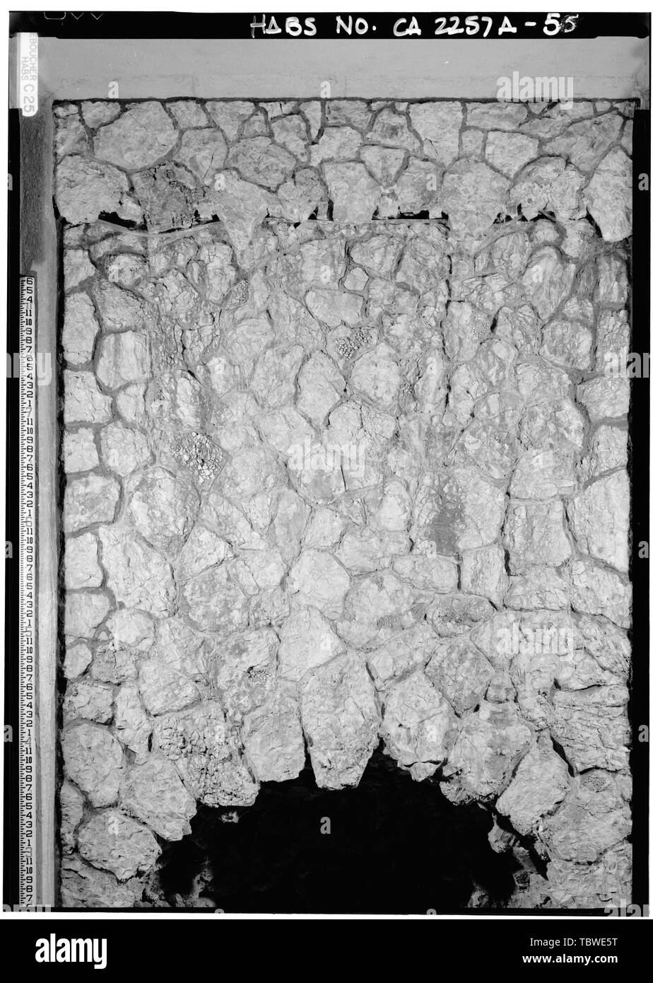 MAIN HOUSE INTERIOR, LIVING HALL, EAST WALL, DETAIL OF WALL ABOVE