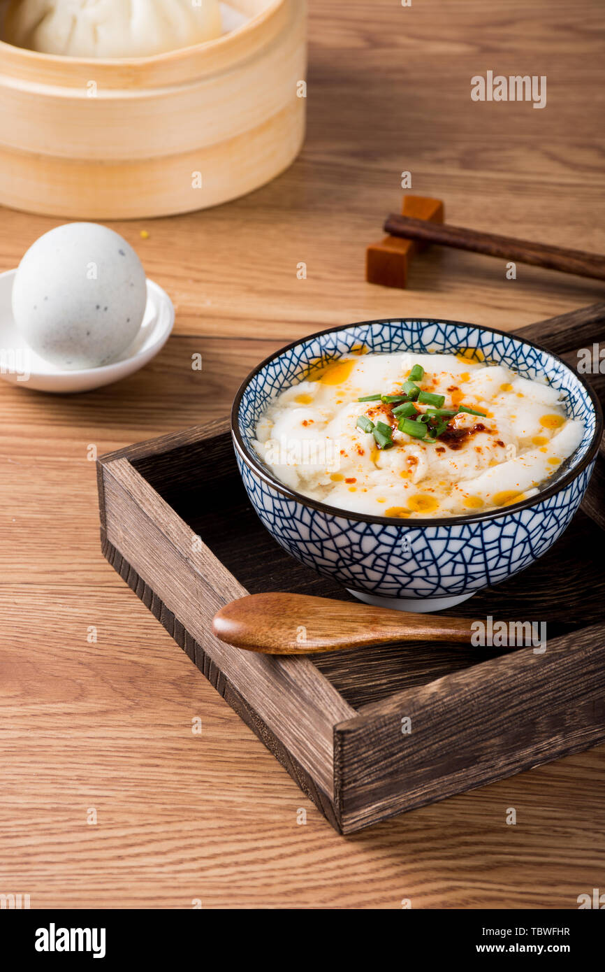 Tofu brain famous traditional snacks, also known as tofu flowers, bean