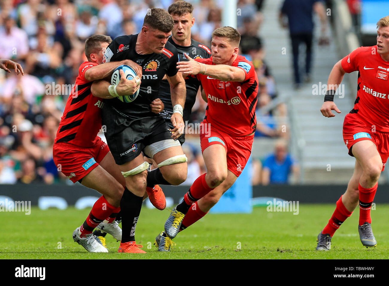 1st June 2019 , Twickenham, Twickenham Stadium, England ; Gallagher English Premiership Play-Off Final 2019, Exeter Chiefs vs Saracens ; Dave Ewers (06) of Exeter is tackled by Richard Wigglesworth (21) and Owen Farrell (10) of Saracens  Credit: Georgie Kerr/News Images Stock Photo