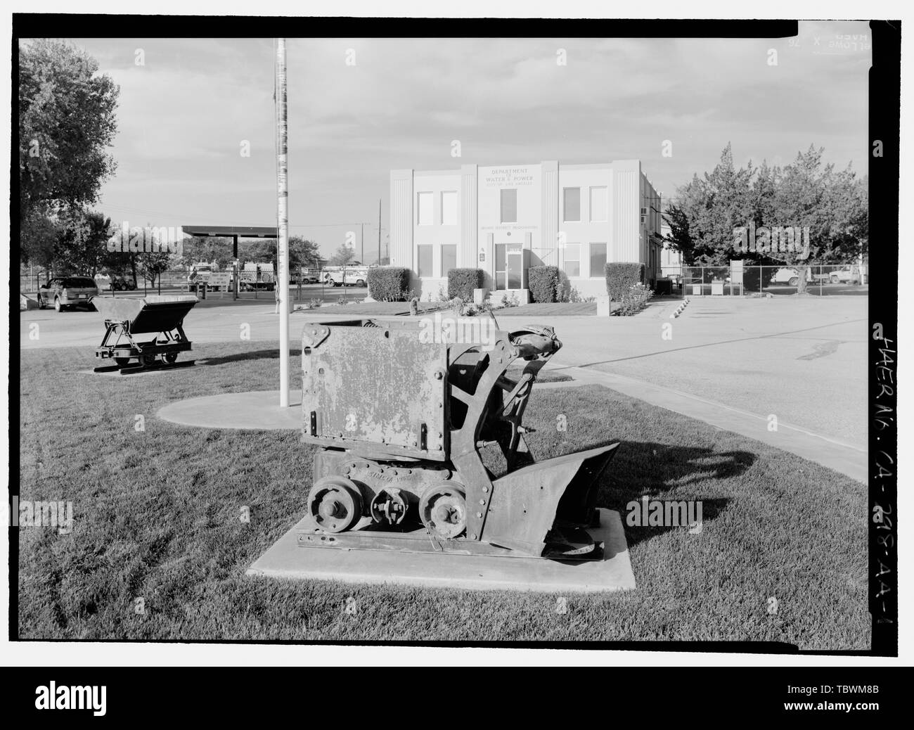 MOJAVE HEADQUARTERS WITH AIRPOWERED TUNNELING MACHINE IN FOREGROUND Los