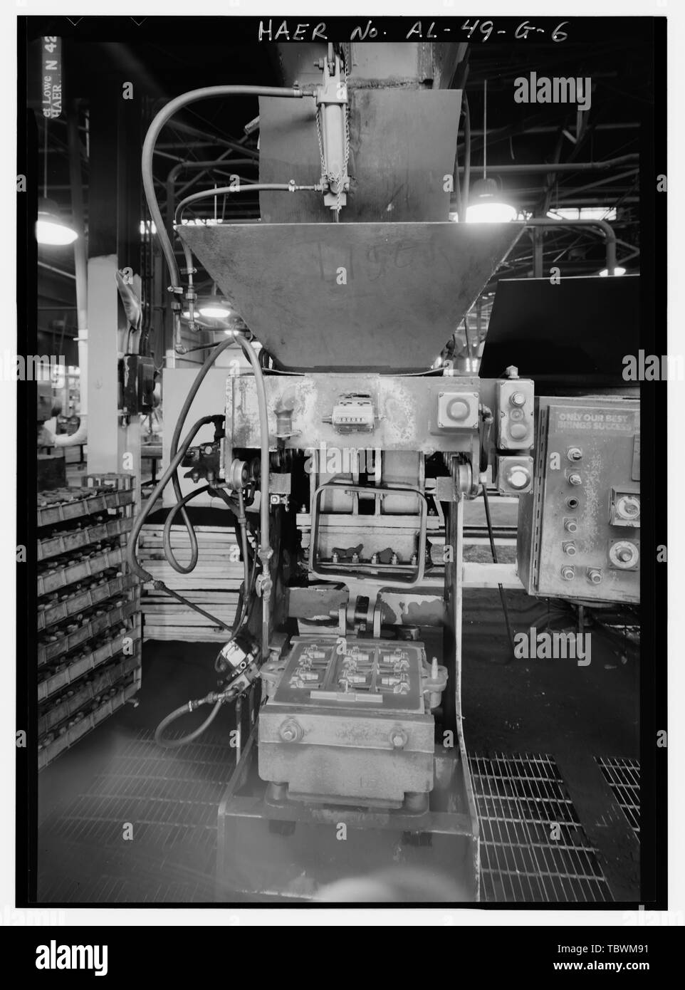 MOLD MACHINE, BRASS FOUNDRY, USED TO COMPRESS CONDITIONED SAND IN FLASKS OVER PATTERNS TO CREATE MOLD CAVITIES WHICH ARE LATER FILLED WITH MOLTEN BRONZE.  Stockham Pipe and Fittings Company, Brass Foundry, 4000 Tenth Avenue North, Birmingham, Jefferson County, AL Stock Photo
