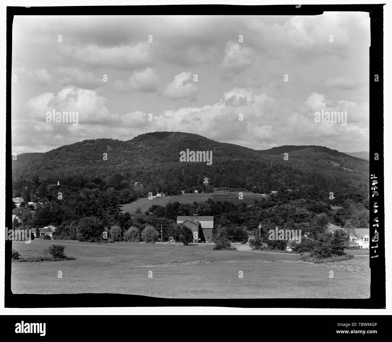 MOUNT TOM AND MARSHBILLINGSROCKEFELLER NHP FROM BLAKE HILL. VIEW WNW  MarshBillingsRockefeller Carriage Roads, Woodstock, Windsor County, VT Copeland, Robert Morris Hutcheson, Martha Brookes Brown Lynch, Bryan J French, Mary Marsh, Charles Marsh, George Perkins Billings, Frederick Rockefeller, Laurance  Spelman Cady, James Billings, Sophia Wetherbee Billings, Oel Billings, Laura Billings, Julia Parmly Downing, Andrew Jackson Dana, Henry S Aitken, George Billings, Mary Montagu Billings, Elizabeth Kittredge, Elsie French, John Hitchcock, Elizabeth French Christianson, Justine, transmitter Marsto Stock Photo