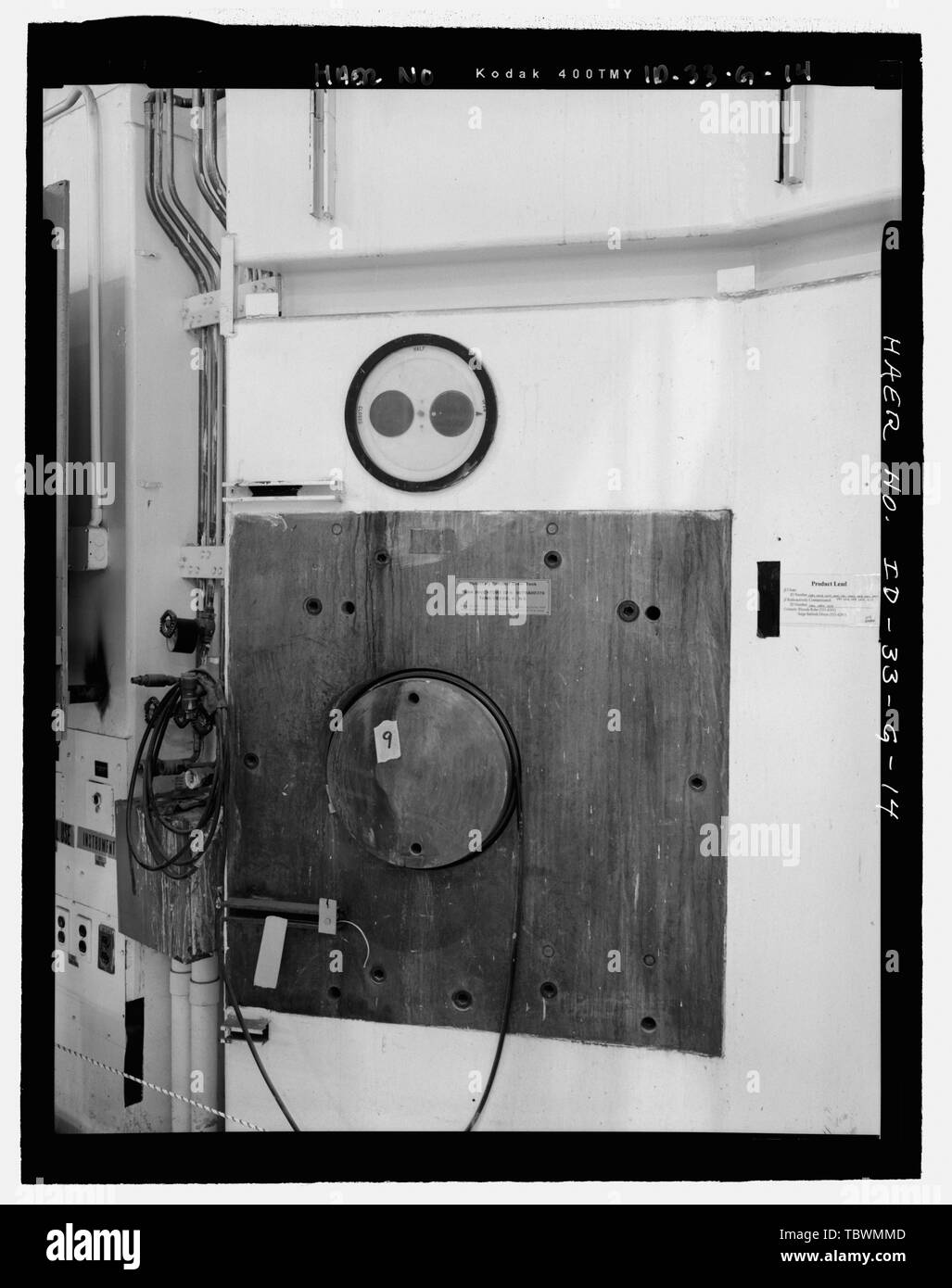 MTR BUILDING INTERIOR, TRA603, REACTOR FLOOR. DETAIL OF REACTOR TEST HOLE OPENING IN WEST FACE. CAMERA FACING NORTHEAST. INL NEGATIVE NO. HD4621. Mike Crane, Photographer, 22005  Idaho National Engineering Laboratory, Test Reactor Area, Materials and Engineering Test Reactors, Scoville, Butte County, ID Stock Photo