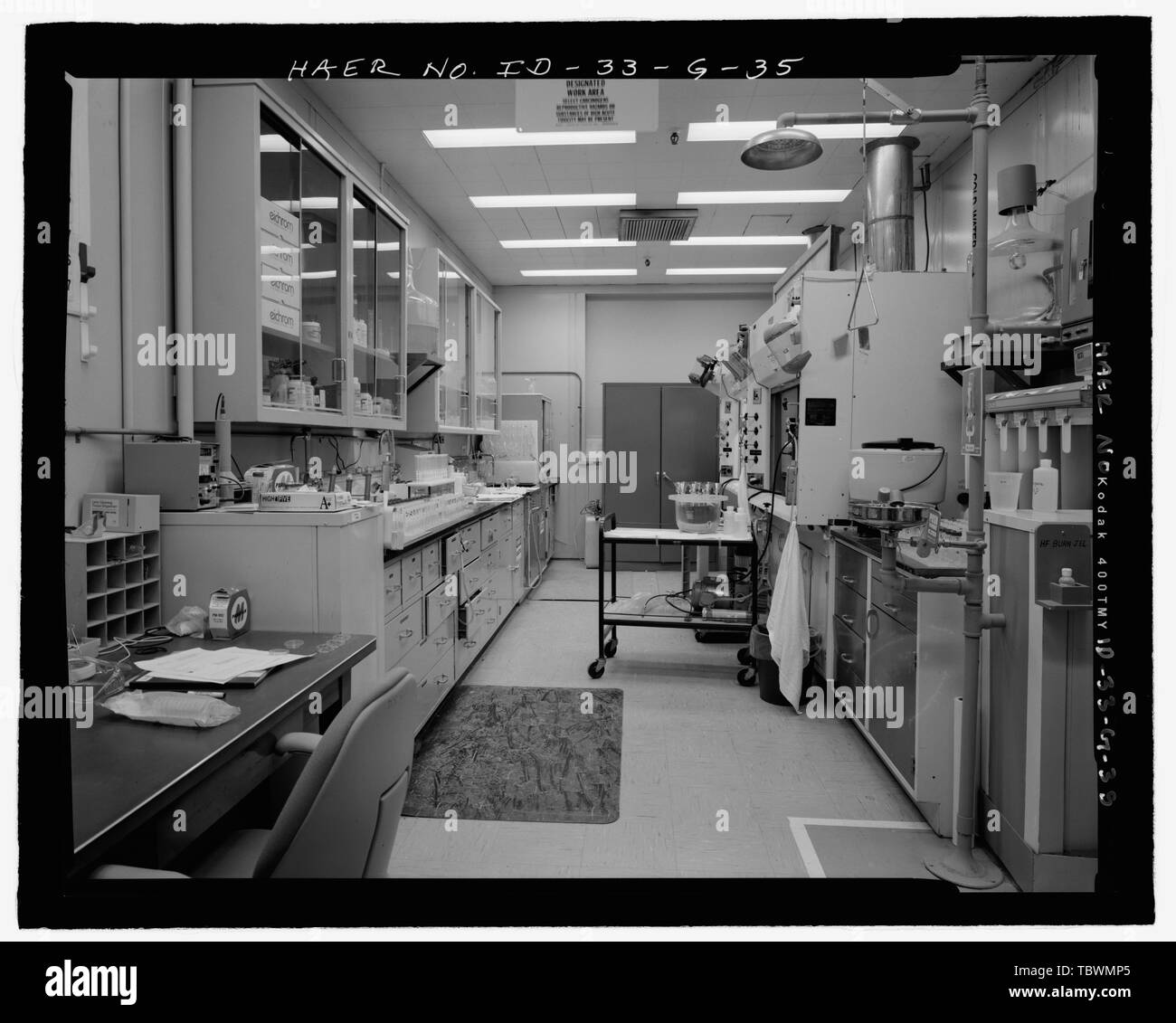 MTR WING A, TRA604, INTERIOR. MAIN FLOOR. DETAIL VIEW INSIDE LABORATORY ...