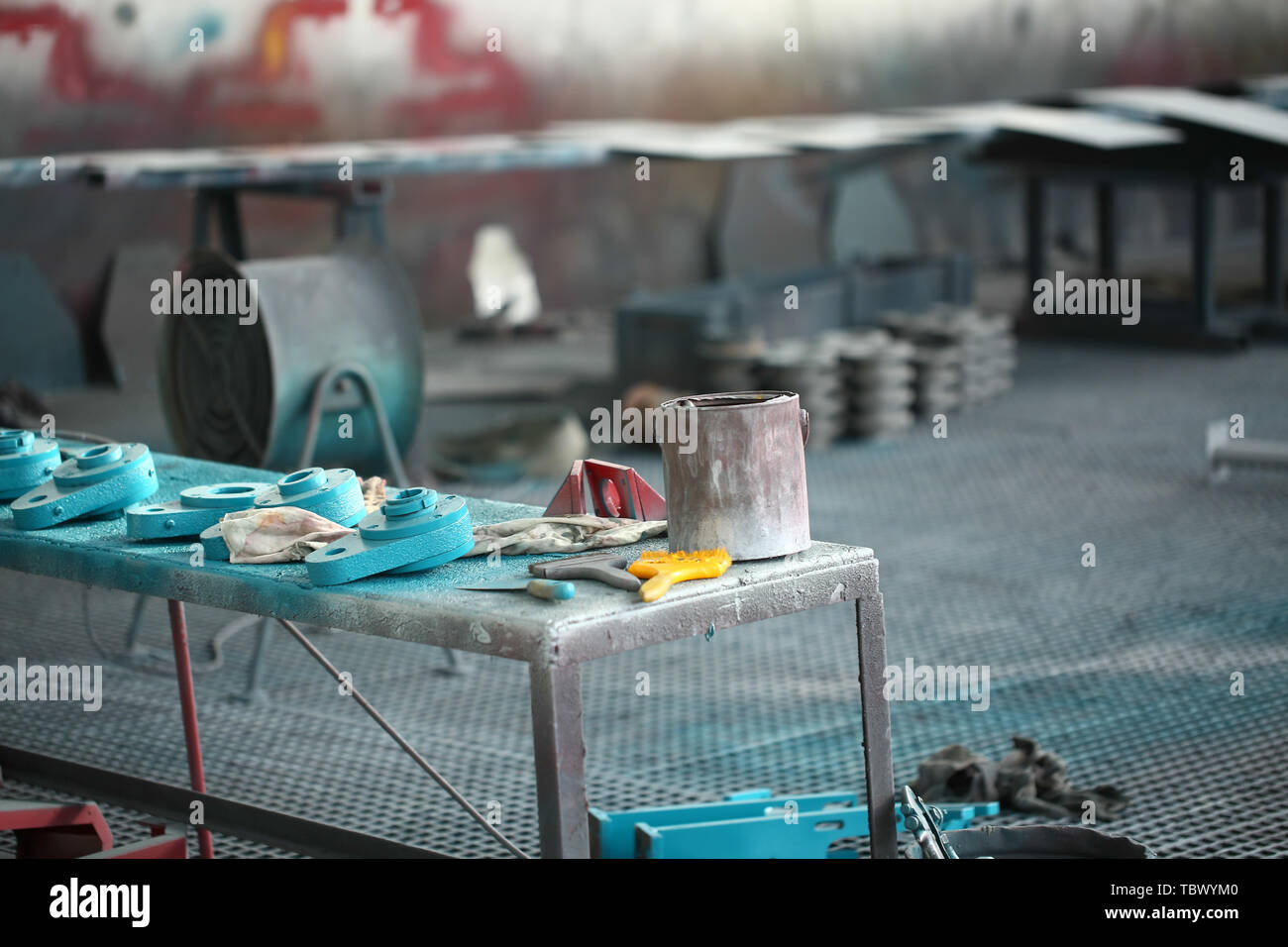 Metal parts spray paint hi-res stock photography and images - Alamy