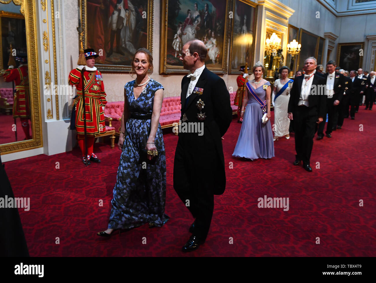 Mrs Hammond and the Earl of Wessex arrive through the East Gallery during the State Banquet at Buckingham Palace, London, on day one of the US President's three day state visit to the UK. Stock Photo