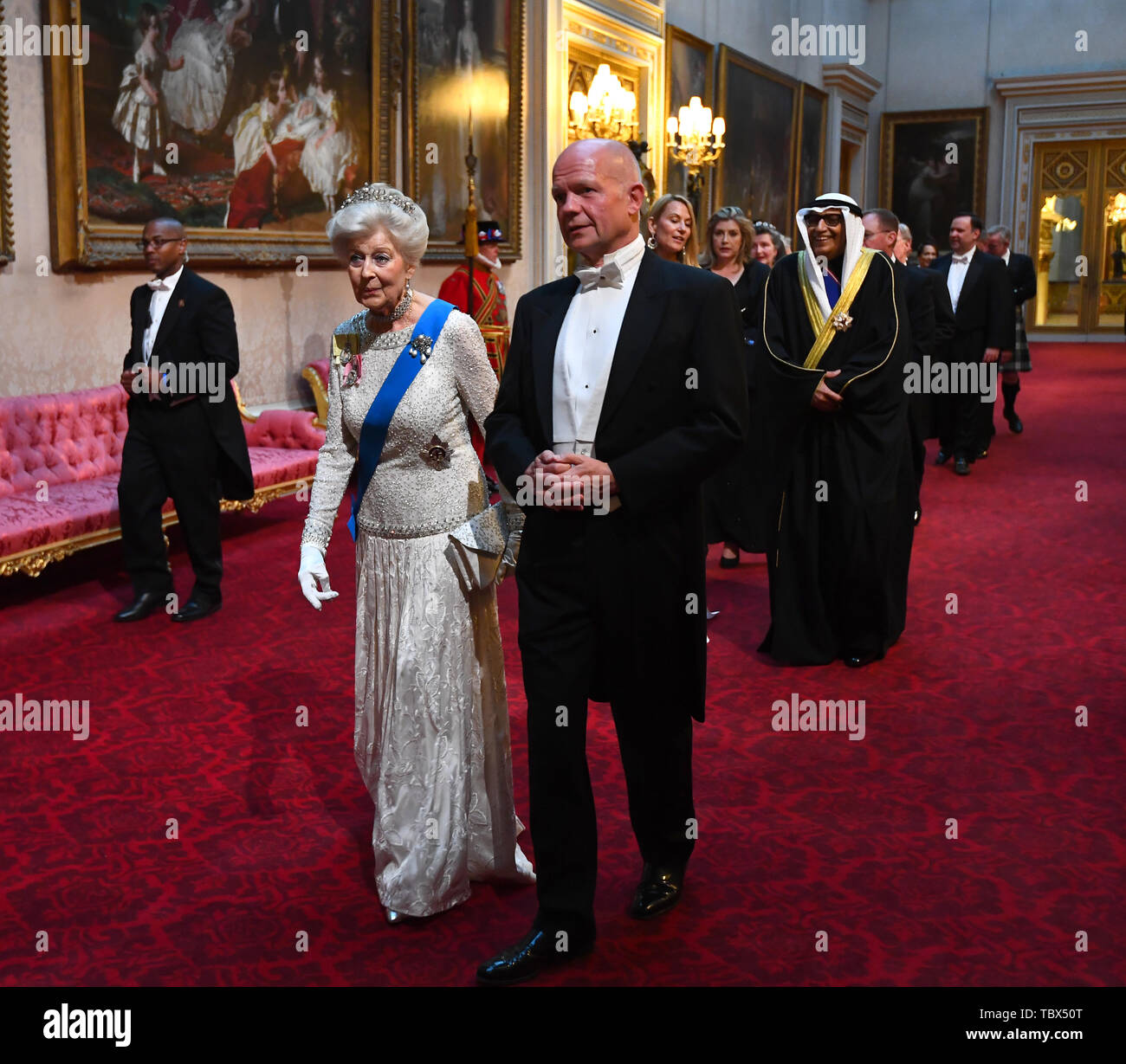 Princess Alexandra, The Honourable Lady Ogilvy and Lord Hague of Richmond arrive through the East Gallery during the State Banquet at Buckingham Palace, London, on day one of the US President's three day state visit to the UK. Stock Photo