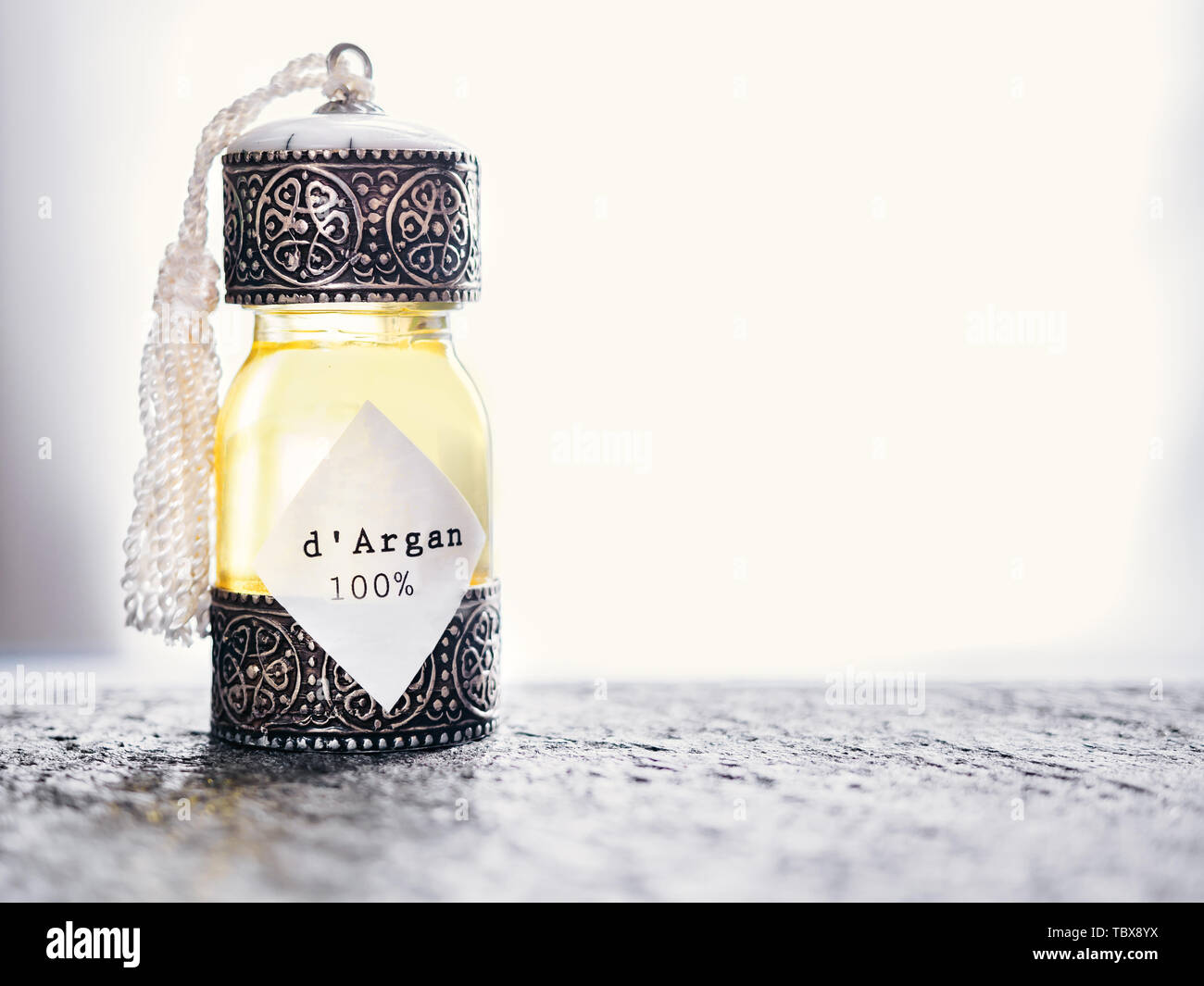 Download Argan Oil Bottle High Resolution Stock Photography And Images Alamy Yellowimages Mockups