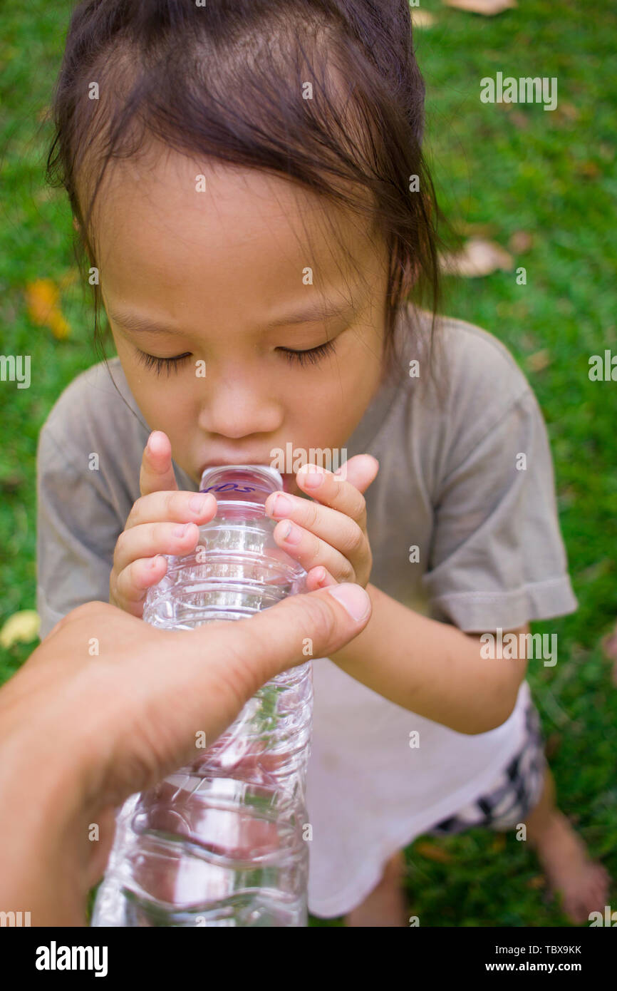 https://c8.alamy.com/comp/TBX9KK/little-children-drinking-water-from-bottle-in-green-park-high-resolution-image-gallery-TBX9KK.jpg