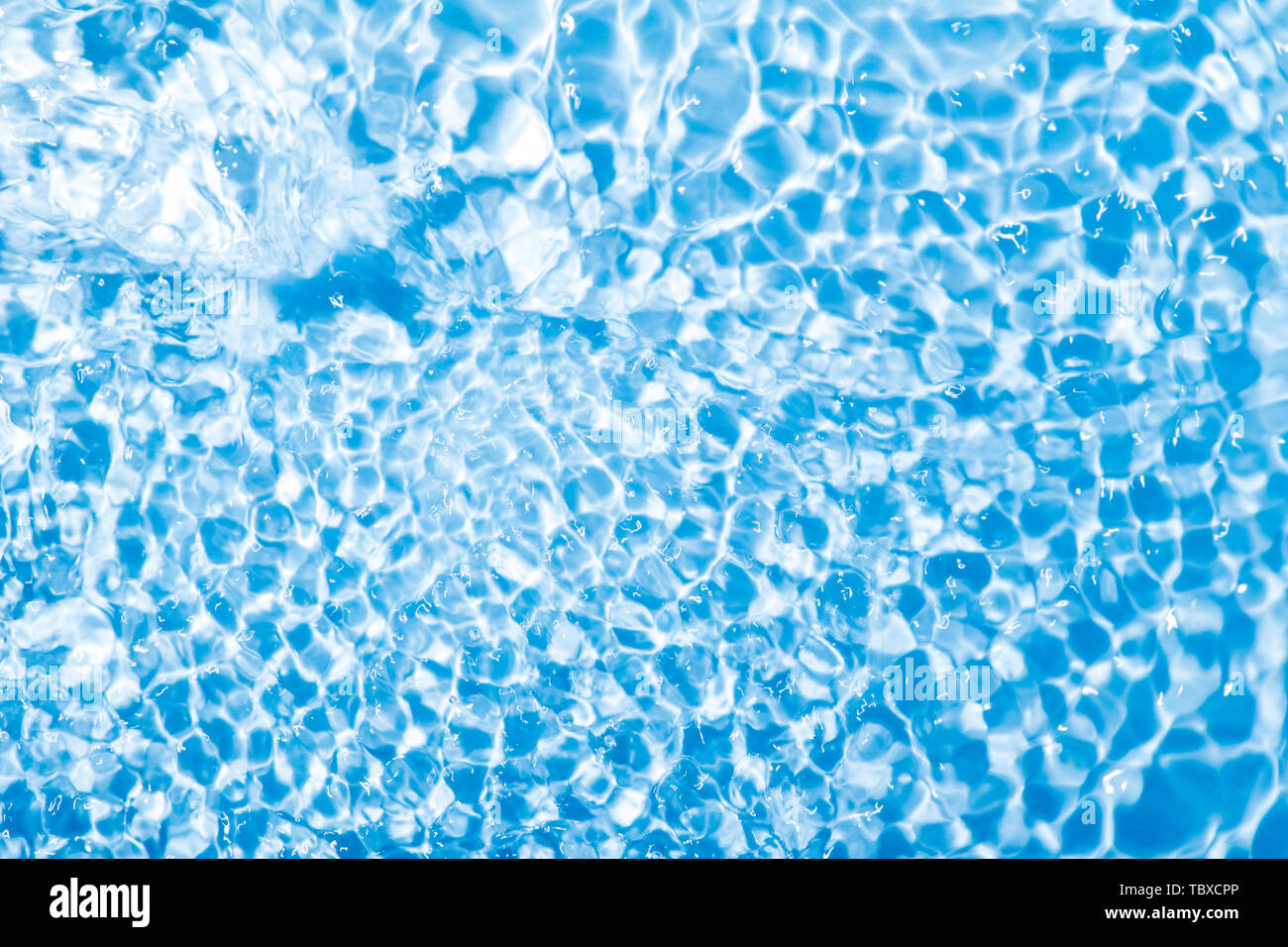 Crystal clear blue ocean splashes hi-res stock photography and images ...