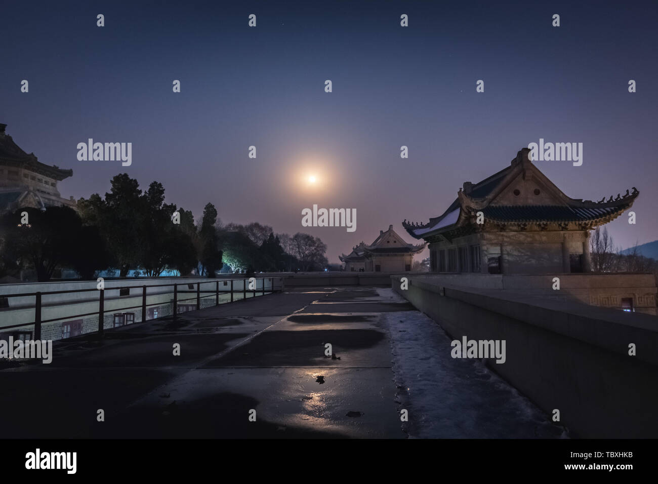 Super Blue Moon Total Lunar Eclipse Stock Photo Alamy