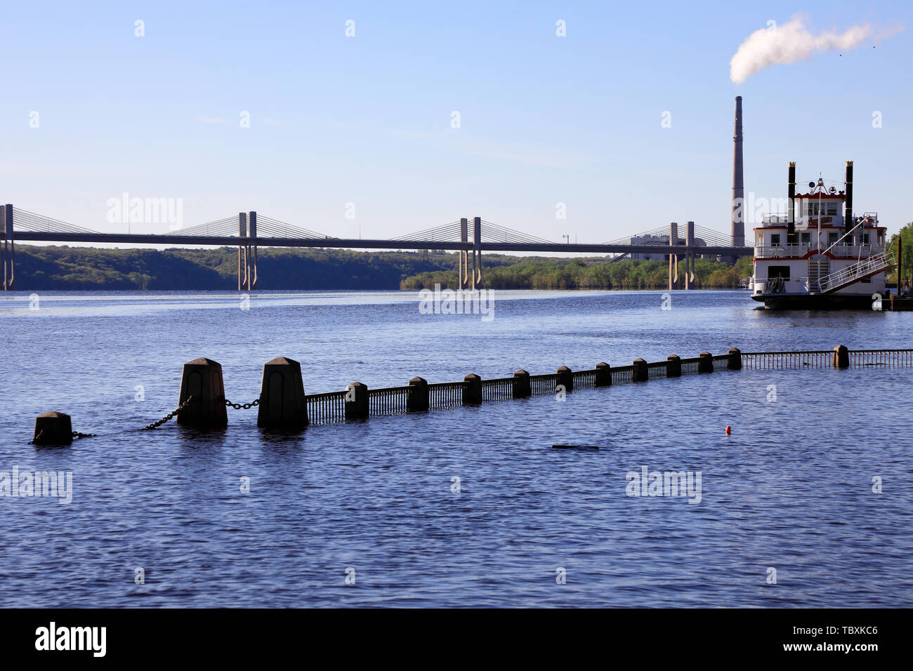 Paddle wheel boat hires stock photography and images Alamy