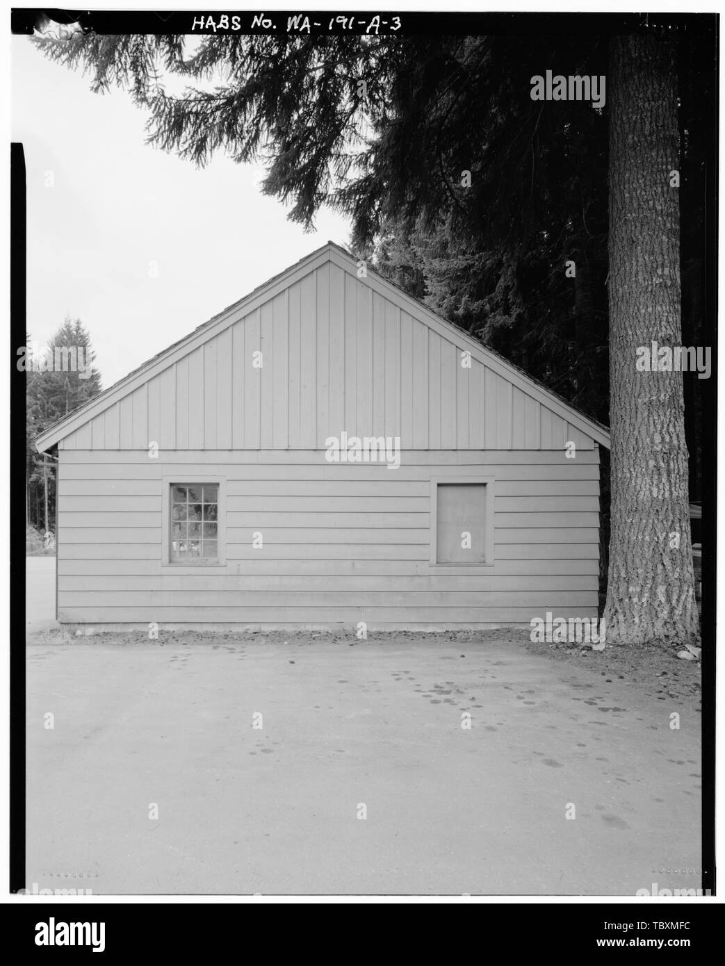 NORTH END  Darrington Ranger Station, Building 2315, 1405 Emmens Street, Darrington, Snohomish County, WA Madrid, Chris, transmitter Stock Photo