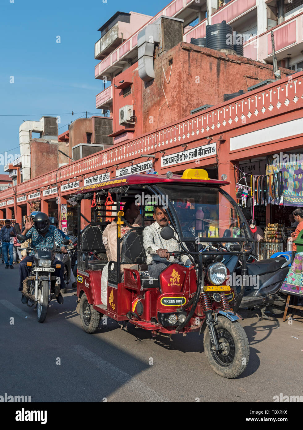 Electric rickshaw, Old City (Pink City), Jaipur, Rajasthan, India Stock Photo