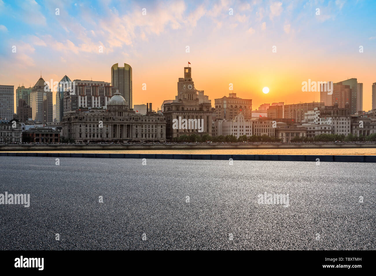 Skyline and old bund hi-res stock photography and images - Alamy