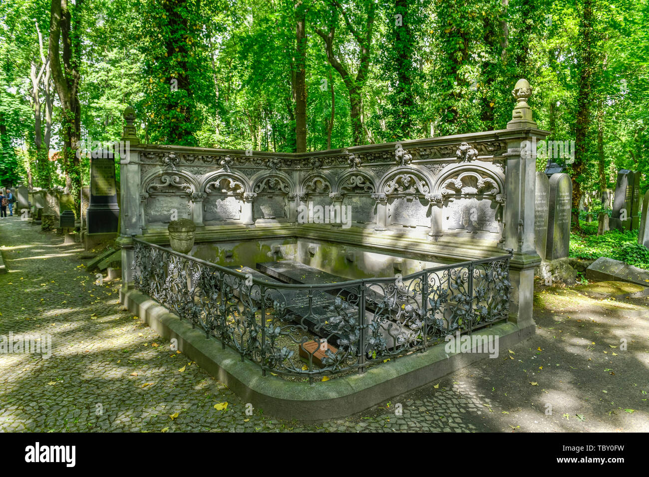 Grave, Max Liebermann, Jewish cemetery, Schönhauser avenue, Prenzlauer mountain, Pankow, Berlin, Germany, Grab, Jüdischer Friedhof, Schönhauser Allee, Stock Photo