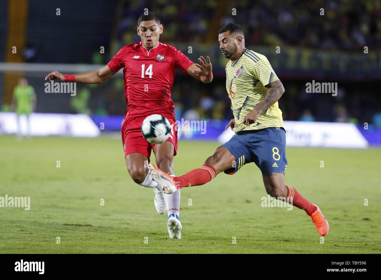 Bogota Colombia 03rd June 2019 Colombia S Edwin Cardona R Vies For The Ball With Panama S Valentin Pimentel During A Friendly Match Between The National Soccer Teams Of Colombia And Panama At El