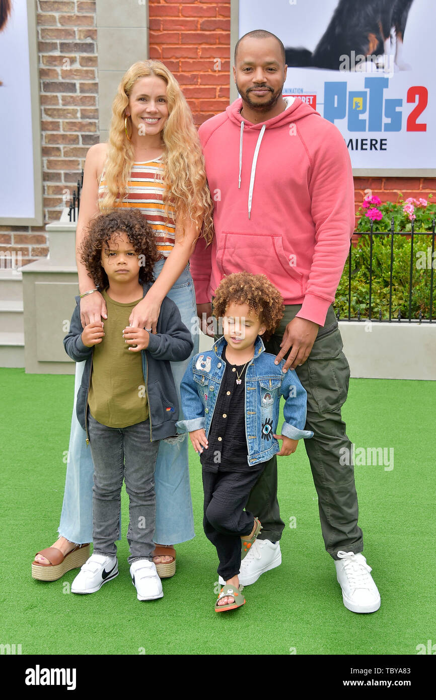 Los Angeles, USA. 02nd June, 2019. Donald Faison with wife ...