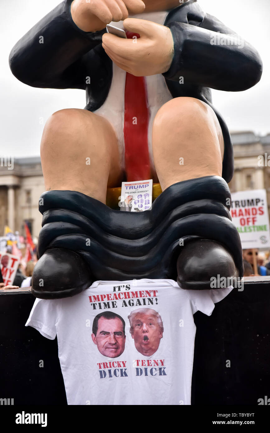 Trafalgar Square, London, UK. 4th June, 2019. The Together Against Trump, stop the state visit, protest staged in central London. Credit: Matthew Chattle/Alamy Live News Stock Photo