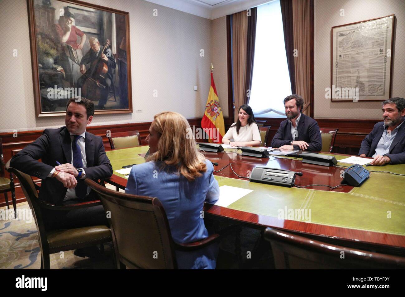 Why was Iván Espinosa de los Monteros expelled from Vox?