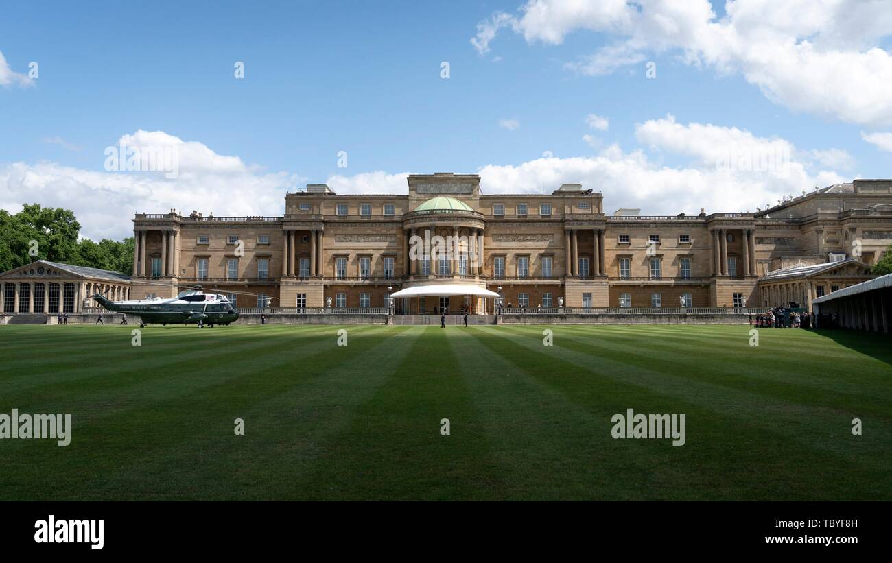 London, UK. 03rd June, 2019. Marine One helicopter on the lawn of Buckingham Palace as U.S President Donald Trump steps arrives for the official welcome ceremony June 3, 2019 in London, England. Credit: Planetpix/Alamy Live News Stock Photo