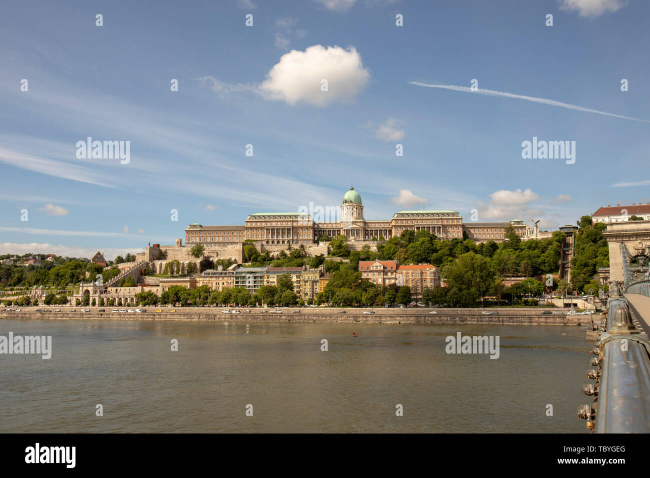View across Chain Bridge of Buda Castle Hill district in Budapest ...