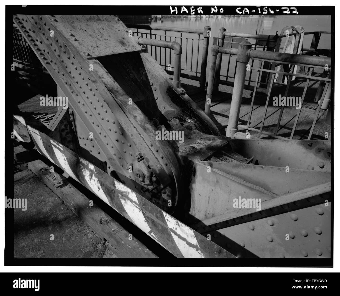 Main trunnion bearing, north span, westernmost of three, facing west