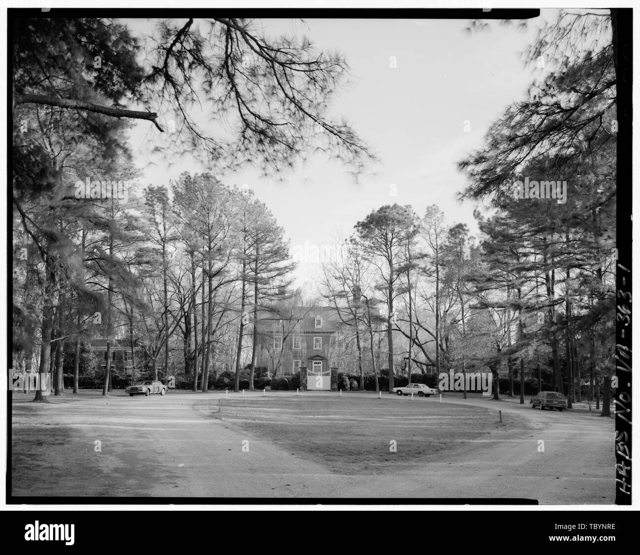 NORTH (CARRIAGE ENTRANCE) SIDE, GENERAL VIEW LOOKING SOUTH  Berkeley, State Route 5 vicinity, Charles City, Charles City, VA Harrison, William Henry Harrison, Benjamin Morris, Scott, transmitter Stock Photo