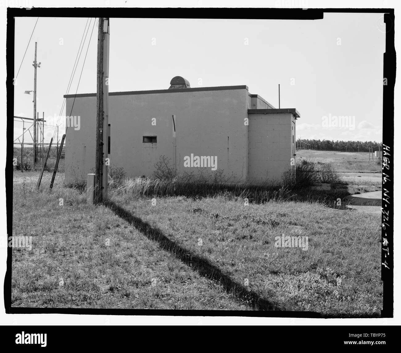 NORTH (REAR) AND WEST (SIDE) ELEVATIONS OF BUILDING. VIEW TO SOUTHEAST ...