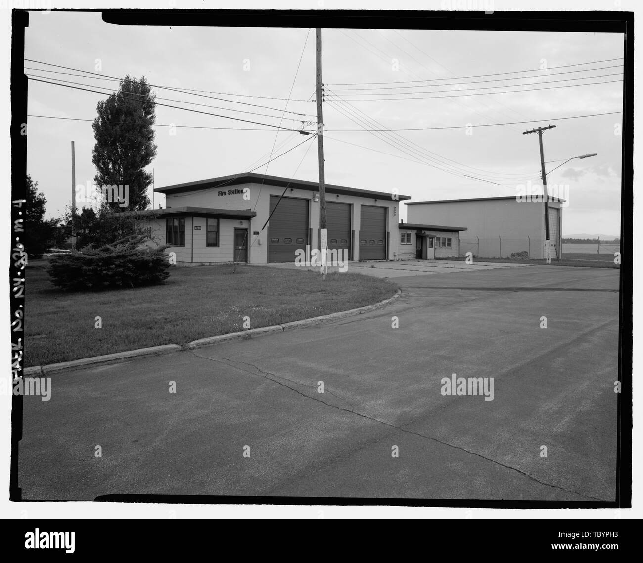NORTH (SIDE) AND EAST (REAR) ELEVATIONS OF BUILDING. VIEW TO SOUTH