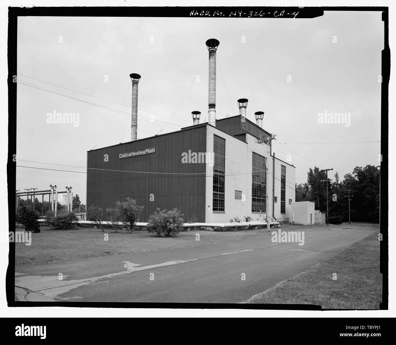NORTH (SIDE) AND WEST (REAR) ELEVATIONS OF BUILDING. VIEW TO SOUTHEAST