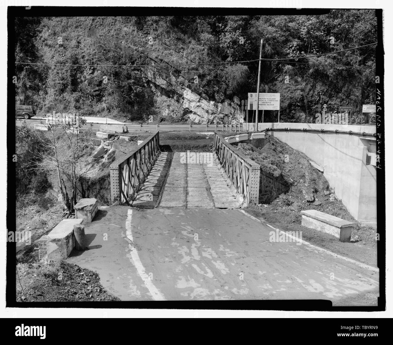 NORTH APPROACH. Puente Rio Hondo, Spanning Hondo River on PR Road 156