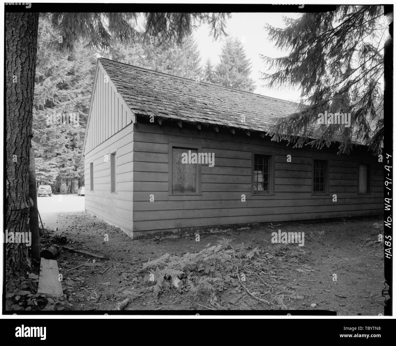 NORTH END AND WEST SIDE  Darrington Ranger Station, Building 2315, 1405 Emmens Street, Darrington, Snohomish County, WA Madrid, Chris, transmitter Stock Photo