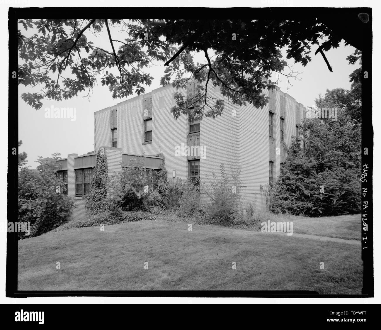 Naval Hospital Philadelphia, Medical and Surgical Officers' Quarters, South side of Officers Row, Philadelphia, Philadelphia County, PA Karcher and Smith U.S. Department of Navy Louis Berger and Associates, Inc., contractor Meyer, Lauren, transmitter Herr, John, photographer Pendleton, Philip E, historian Stock Photo