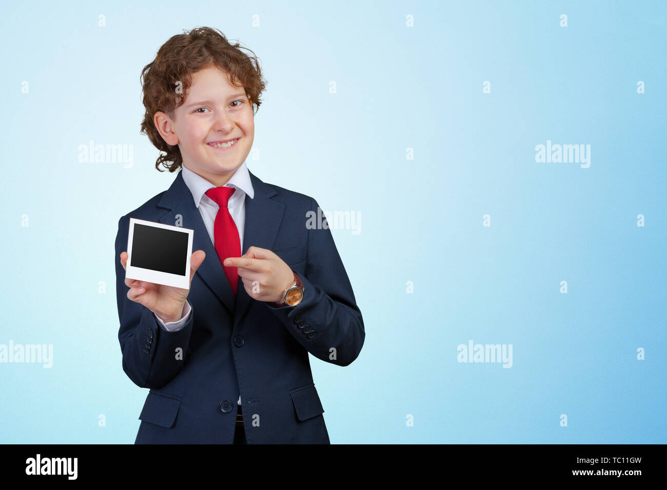 smiling boy holding blank paper Stock Photo - Alamy