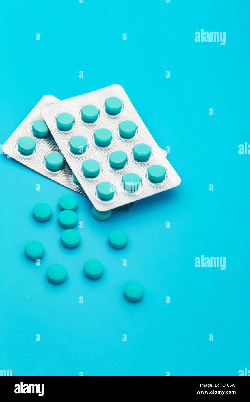 Blue capsule tablet hi-res stock photography and images - Alamy