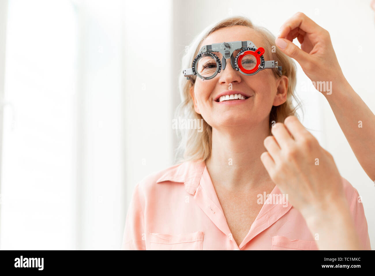 Size of lens. Shorthaired patient with wide smile trying on different