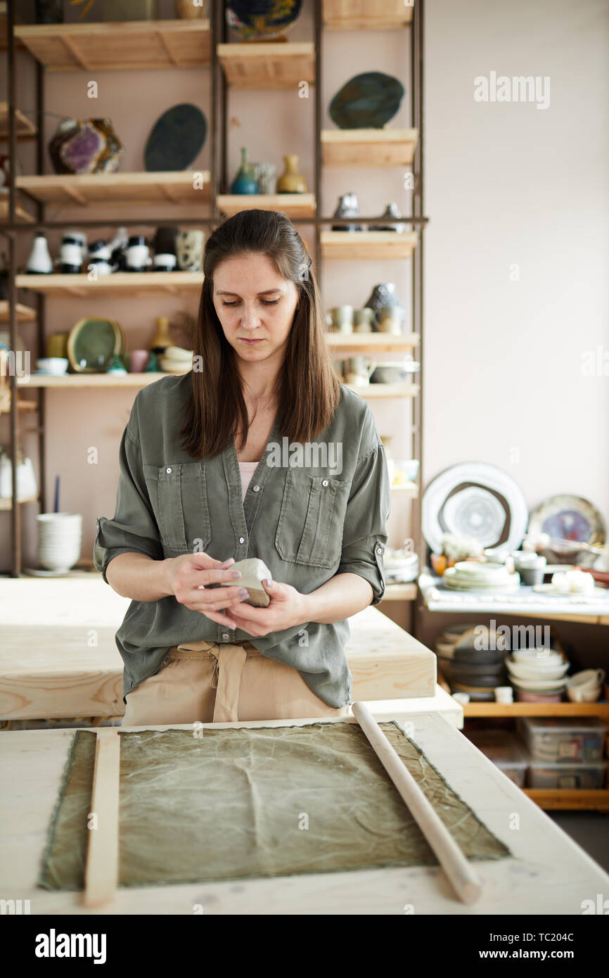 Artisan working in pottery hi-res stock photography and images - Alamy