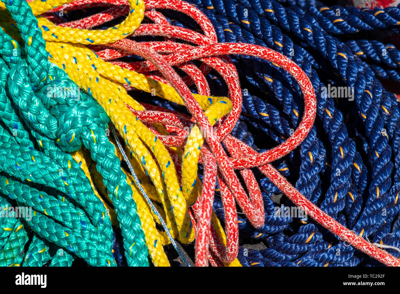 Bunch of ropes hi-res stock photography and images - Alamy