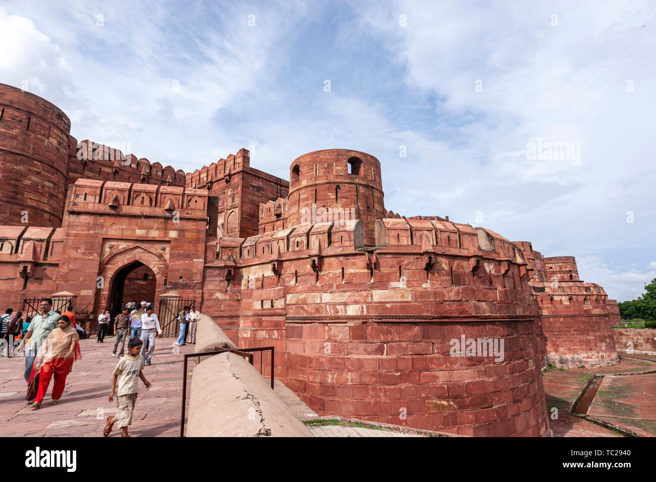Amar Singh Gate of the Agra Fort with tourists, Agra, Uttar Pradesh, North India Stock Photo