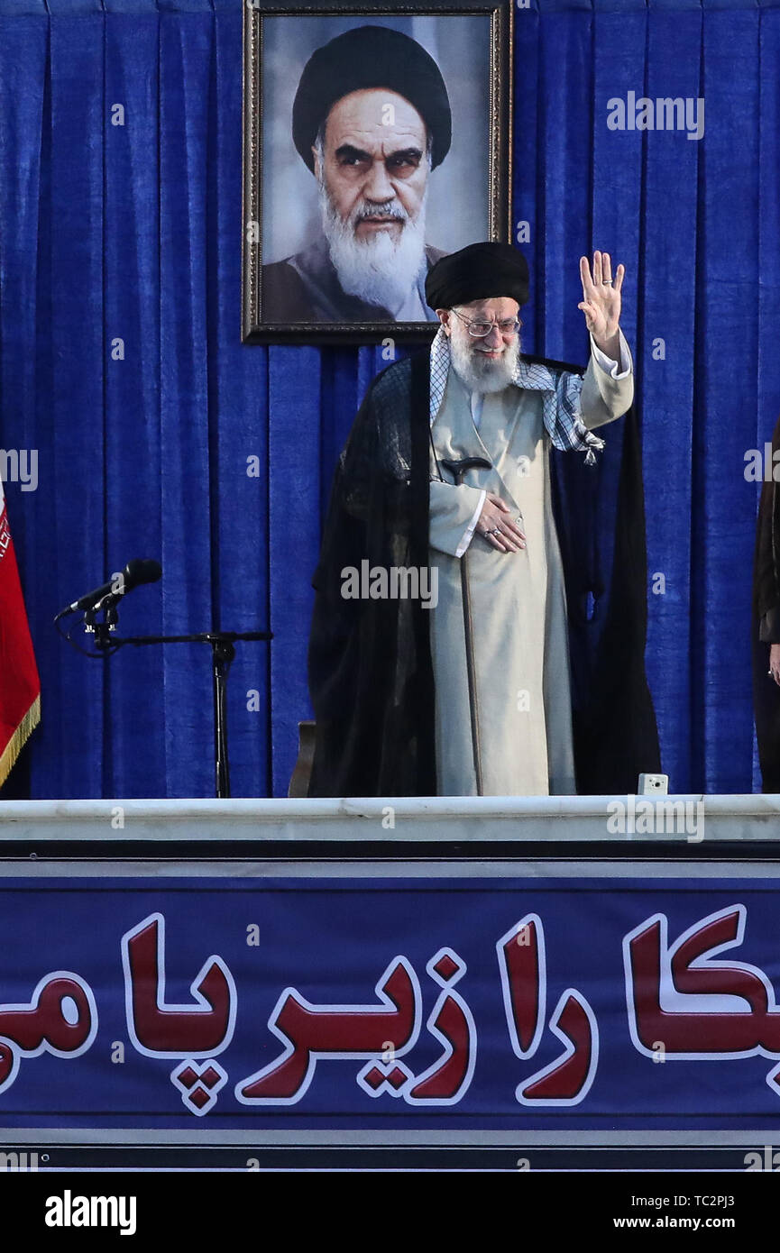 Khamenei Smiling Ayatollah khomeini crowd hi-res stock photography and images - Alamy